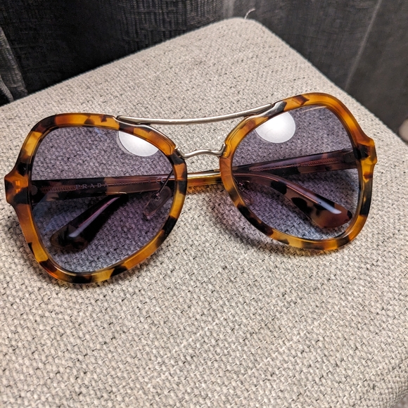 Women's Prada tortoise shell color sunglasses - Picture 7 of 7